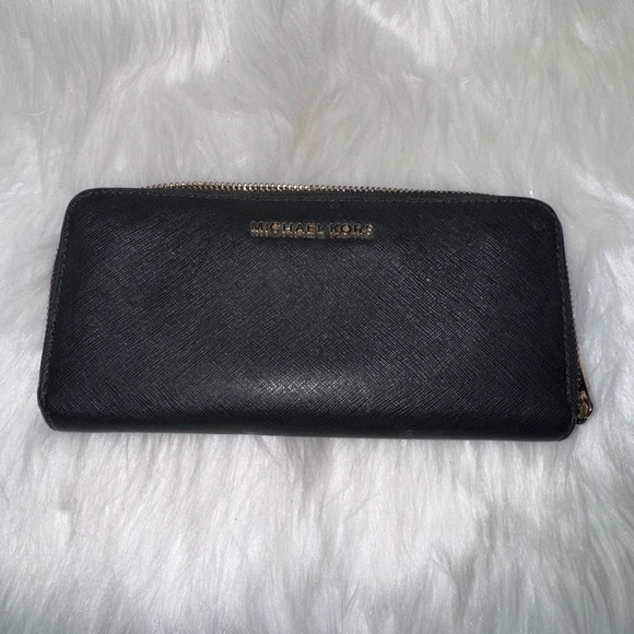 Michael Kors Black Zip Wallet - Picture 1 of 8